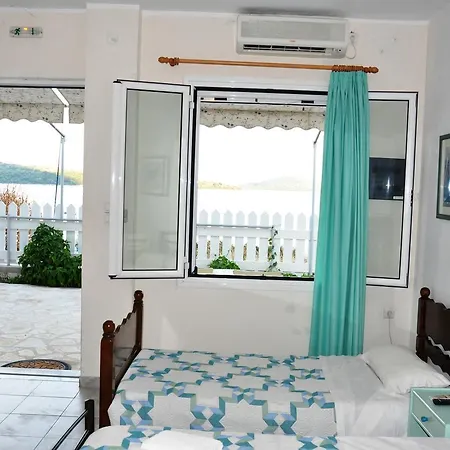 Seafront 3br & *