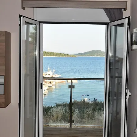 Seafront 3br & بيت للعطل *