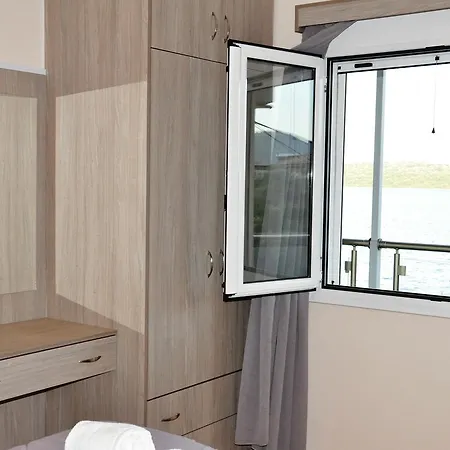 Seafront 3br & *