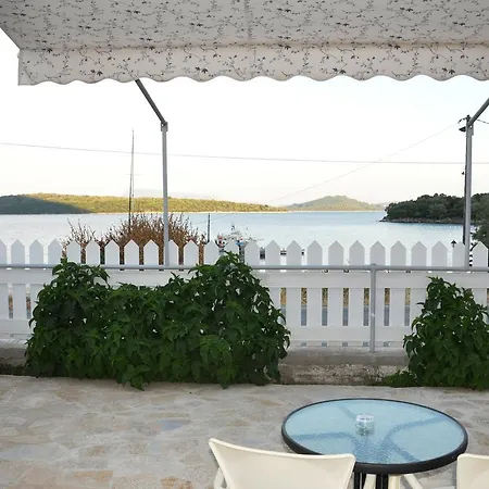 Seafront 3br &