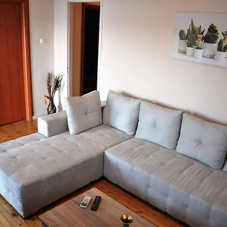 Seafront 3br & * نيدري