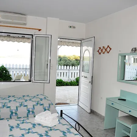 Seafront 3br & * نيدري