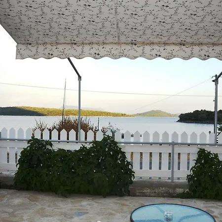 Seafront 3br &