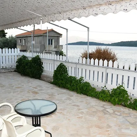 Seafront 3br & Feriehus